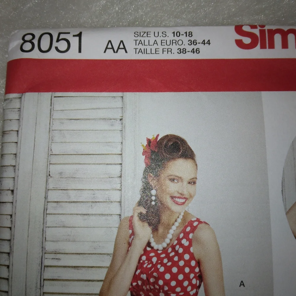 Simplicity 8051 Misses Retro Dress in 2 styles, size 10-18